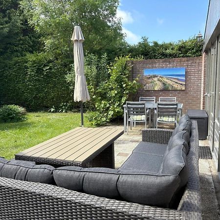 Gemuetliches, Helles Ferienhaus Mit Privatem Garten In Gepflegtem Ferienpark Warmenhuizen Exteriör bild
